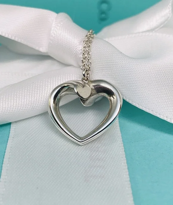 Tiffany & Co. Paloma Picasso Tenderness Heart Necklace – 925 Sterling Silver - Picture 3 of 7